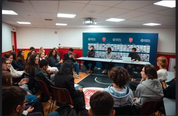 "Sports Without Borders " - Interview d'athlètes anglophones - 1G3 - Elan Chalon - Lycée Saint Charles